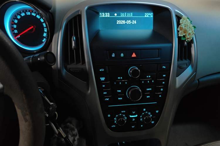 Used Buick GT 2013 GT 1.6L Automatic Fashion Edition Audio And AC Panel