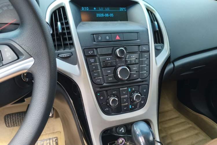 Used Buick GT 2013 GT 1.8L Automatic Fashion Edition Audio And AC Panel