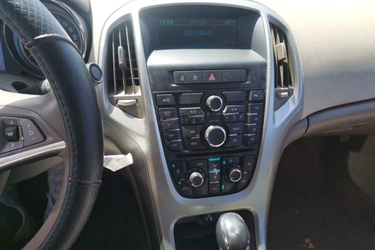 Used Buick GT 2013 GT 1.6L Automatic Fashion Edition Audio And AC Panel