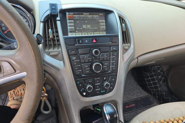 Used Buick GT 2013 GT 1.6L Automatic Fashion Edition Audio And AC Panel