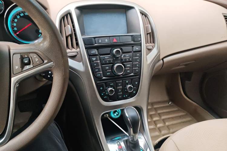 Used Buick GT 2013 GT 1.6L Automatic Fashion Edition Audio And AC Panel