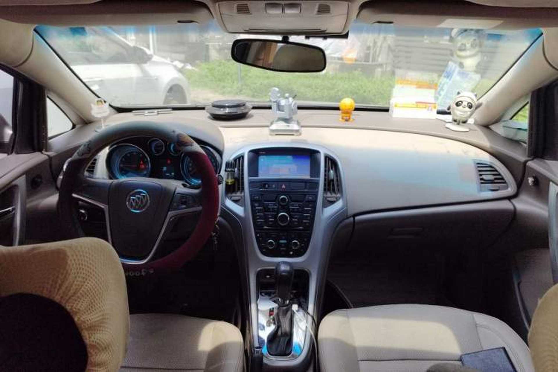 Used Buick GT 2013 GT 1.6L Automatic Fashion Edition Center Console