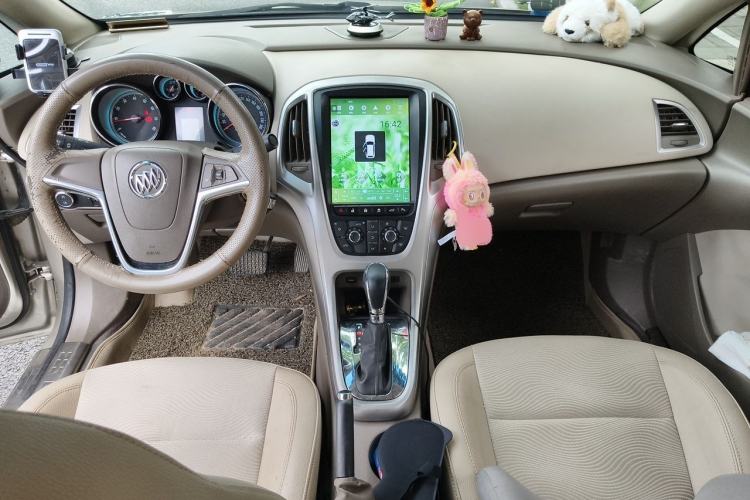 Used Buick GT 2013 GT 1.6L Automatic Fashion Edition Center Console