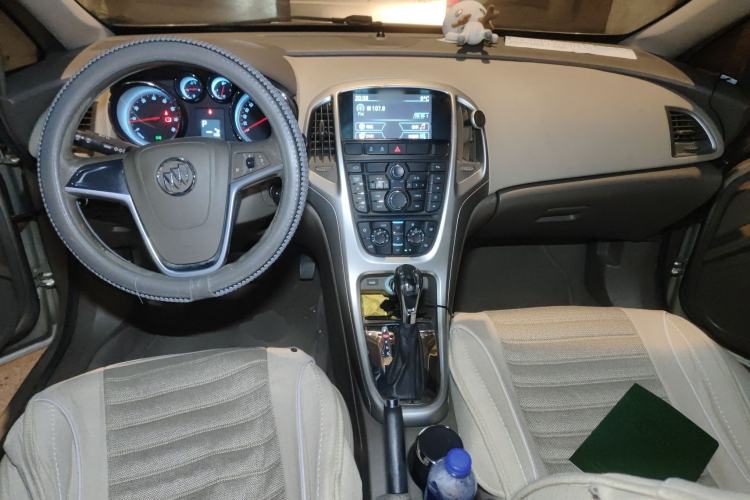 Used Buick GT 2013 GT 1.6L Automatic Fashion Edition Center Console