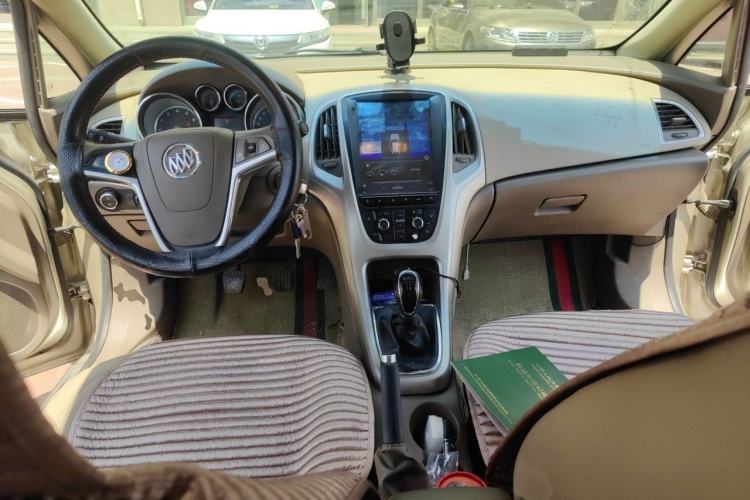 Used Buick GT 2013 GT 1.6L Manual Entry-Level Model Center Console