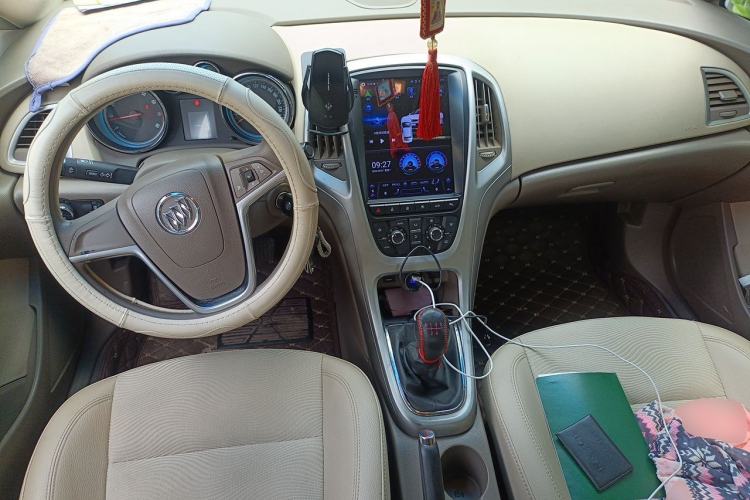 Used Buick GT 2013 GT 1.6L Manual Entry-Level Model Center Console