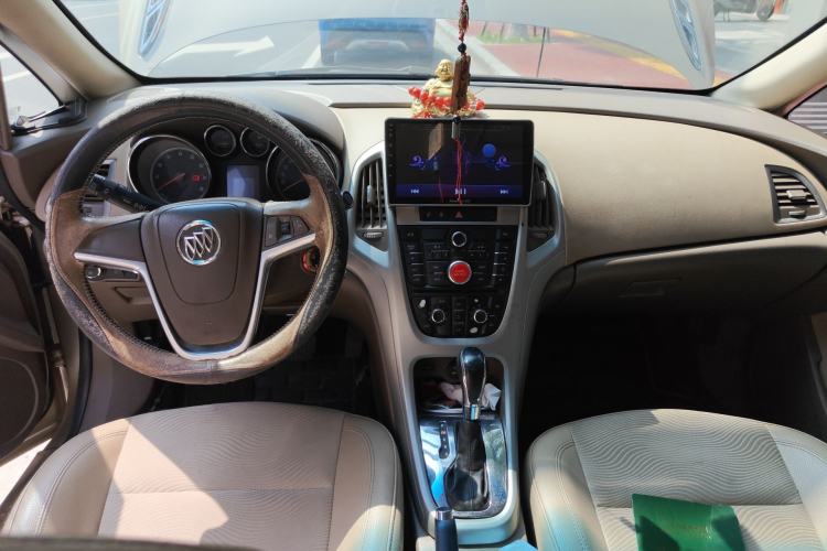Used Buick GT 2013 GT 1.6L Automatic Fashion Edition Center Console