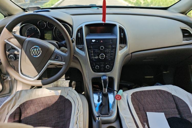 Used Buick GT 2013 GT 1.6L Automatic Fashion Edition Center Console