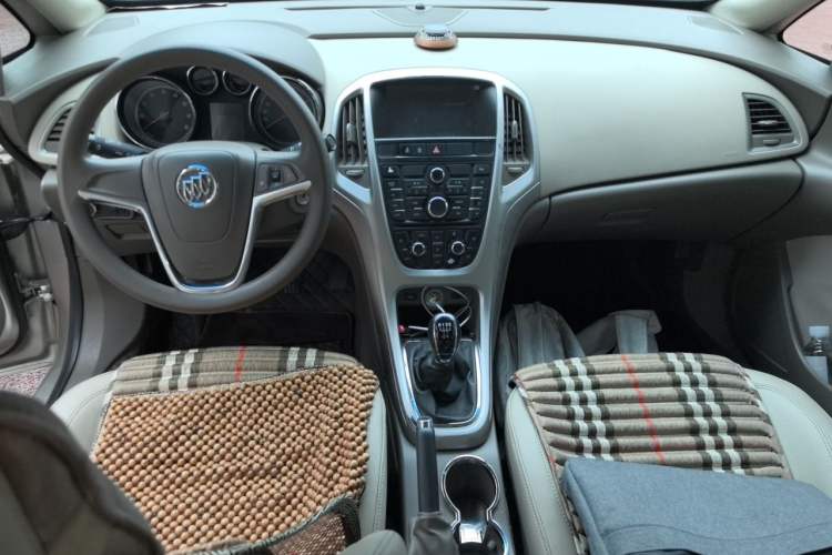 Used Buick GT 2013 GT 1.6L Manual Entry-Level Model Center Console