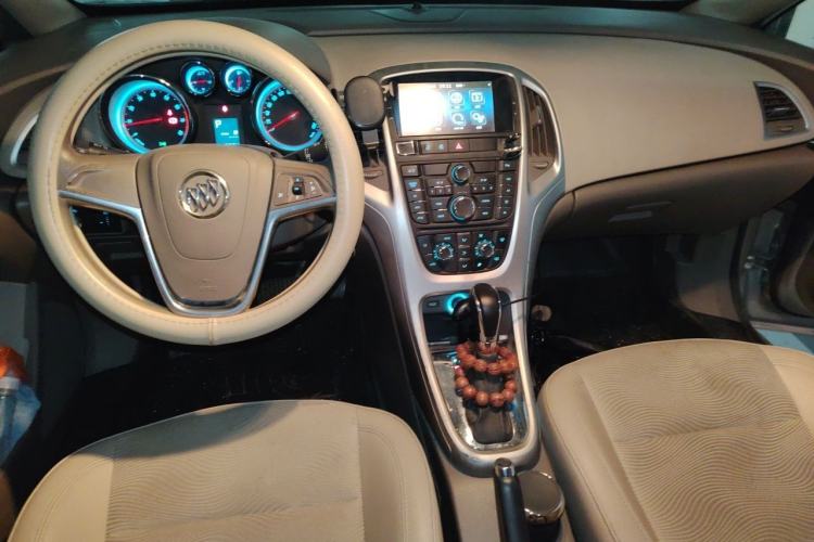 Used Buick GT 2013 GT 1.6L Automatic Fashion Edition Center Console