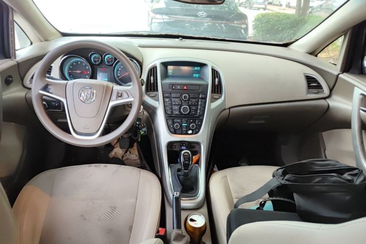 Used Buick GT 2013 GT 1.6L Manual Entry-Level Model Center Console