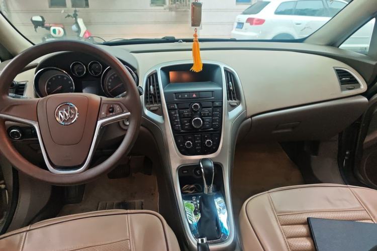 Used Buick GT 2013 GT 1.6L Automatic Comfort Edition Center Console