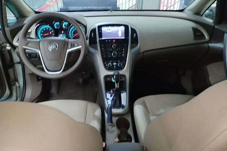 Used Buick GT 2013 GT 1.6L Automatic Fashion Edition Center Console