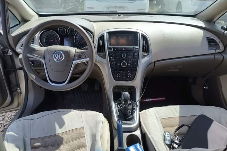 Used Buick GT 2013 GT 1.6L Manual Entry-Level Model Center Console