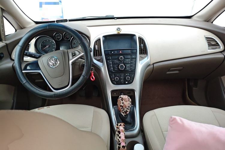 Used Buick GT 2013 GT 1.6L Manual Entry-Level Model Center Console