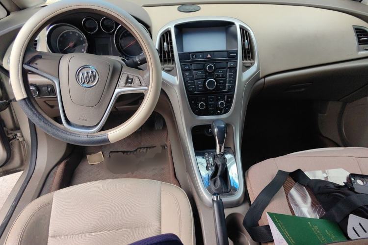 Used Buick GT 2013 GT 1.6L Automatic Fashion Edition Center Console