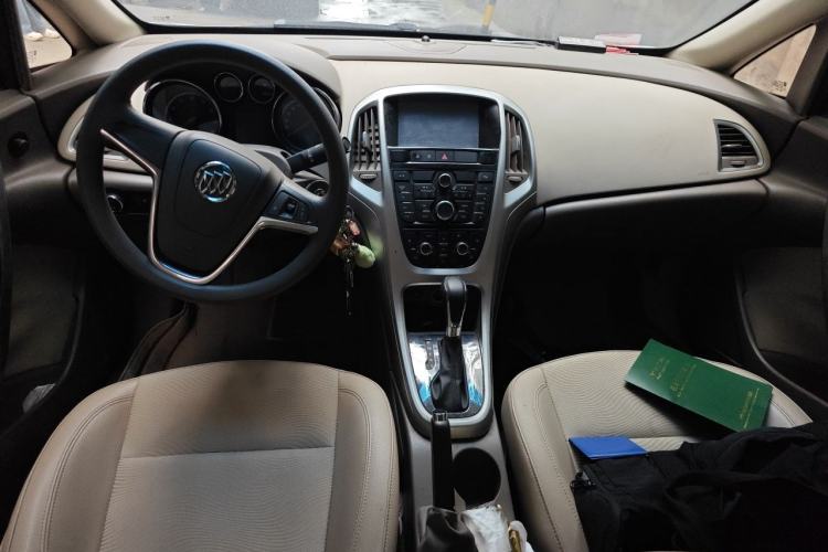Used Buick GT 2013 GT 1.6L Automatic Fashion Edition Center Console