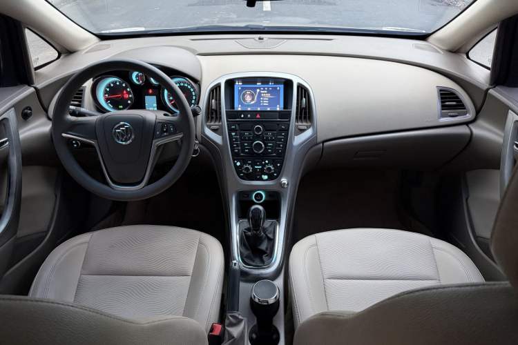 Used Buick GT 2013 GT 1.6L Manual Entry-Level Model Center Console