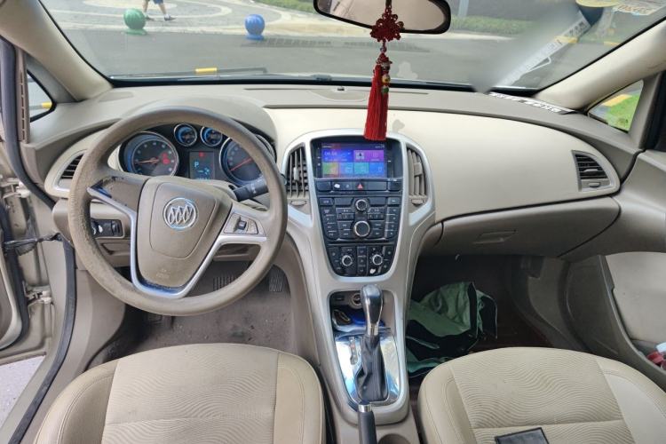 Used Buick GT 2013 GT 1.6L Automatic Fashion Edition Center Console