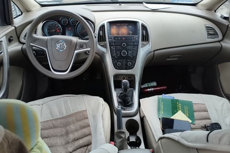 Used Buick GT 2013 GT 1.6L Manual Entry-Level Model Center Console