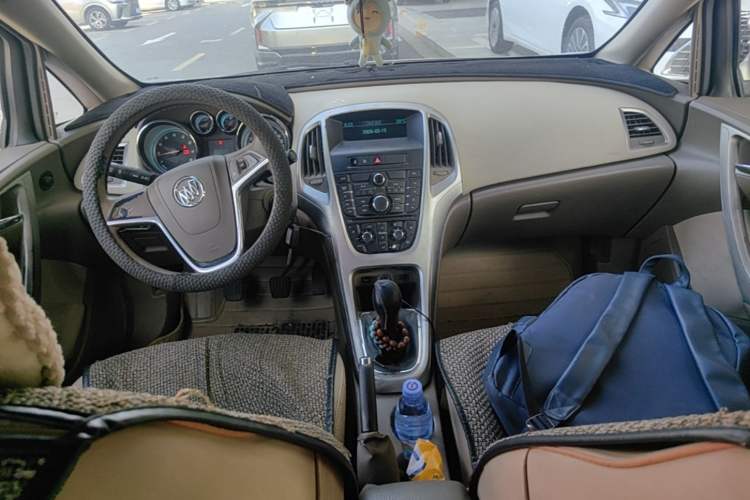 Used Buick GT 2013 GT 1.6L Manual Entry-Level Model Center Console