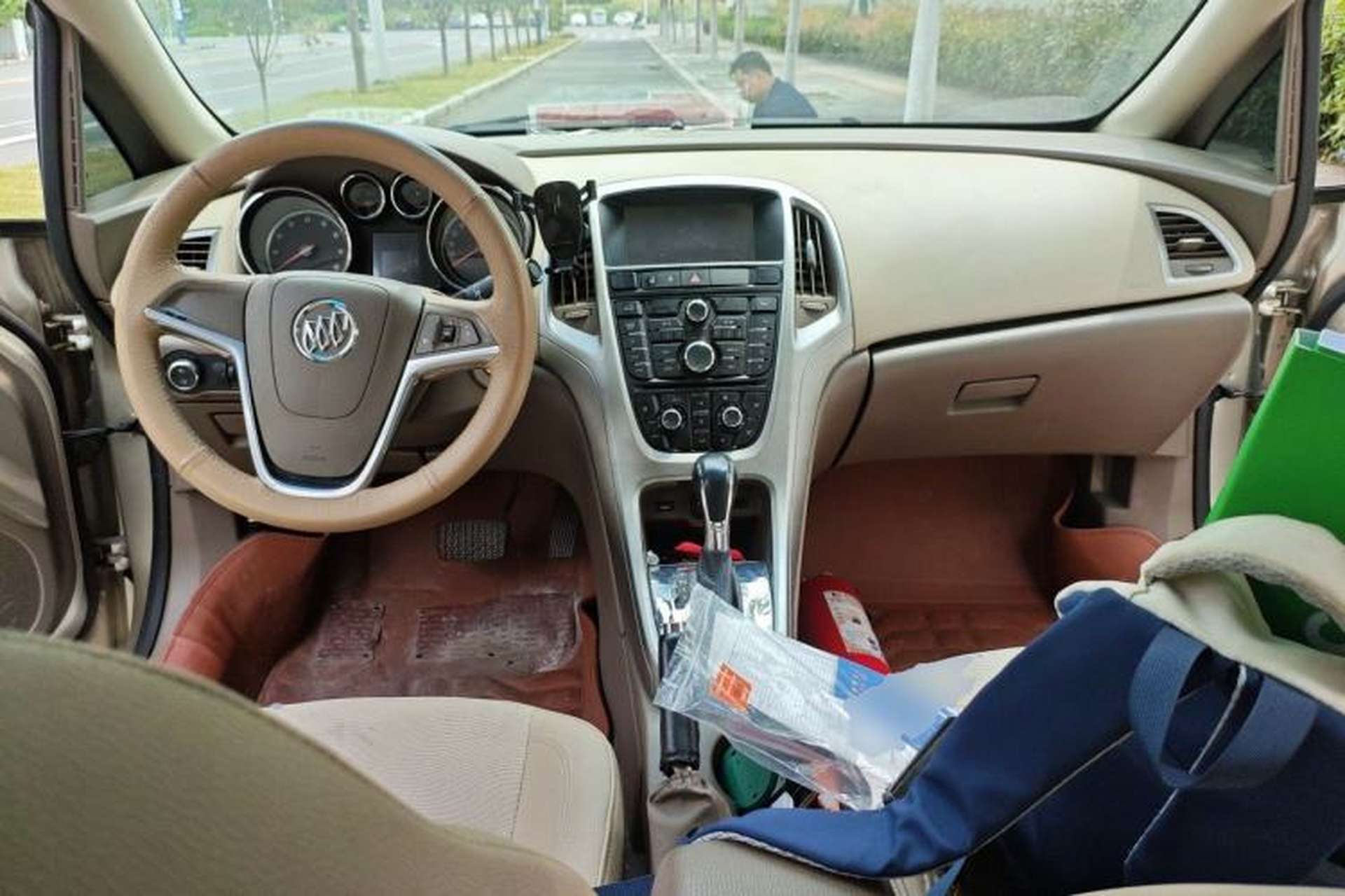 Used Buick GT 2013 GT 1.6L Automatic Fashion Edition Center Console