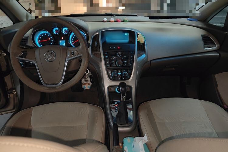 Used Buick GT 2013 GT 1.6L Automatic Fashion Edition Center Console