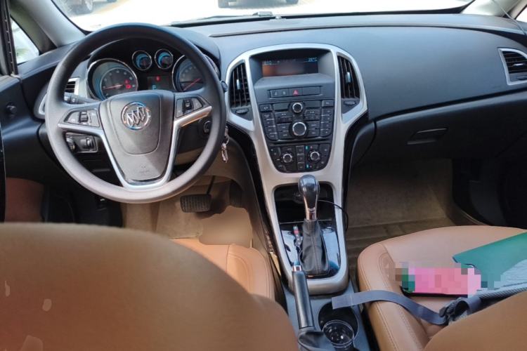 Used Buick GT 2013 GT 1.8L Automatic Fashion Edition Center Console