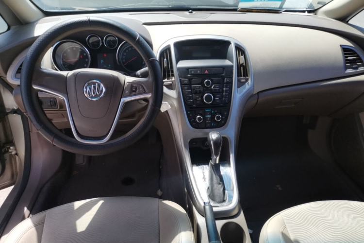 Used Buick GT 2013 GT 1.6L Automatic Fashion Edition Center Console