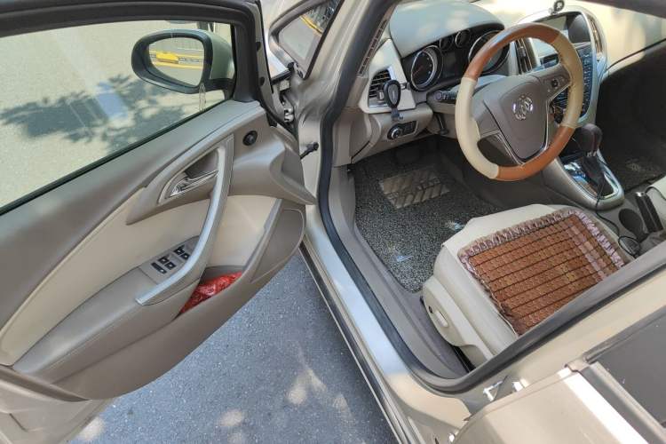 Used Buick GT 2013 GT 1.6L Automatic Fashion Edition Driver Seat