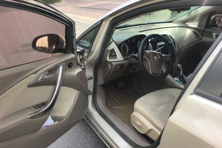 Used Buick GT 2013 GT 1.6L Automatic Fashion Edition Driver Seat