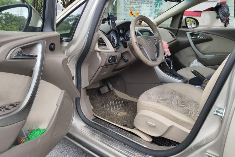 Used Buick GT 2013 GT 1.6L Automatic Fashion Edition Driver Seat
