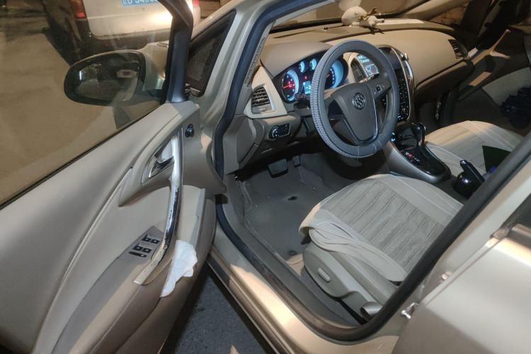 Used Buick GT 2013 GT 1.6L Automatic Fashion Edition Driver Seat