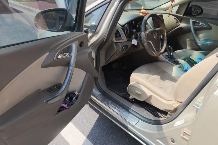 Used Buick GT 2013 GT 1.6L Automatic Fashion Edition Driver Seat