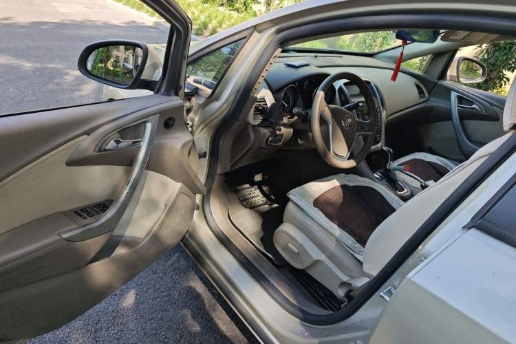 Used Buick GT 2013 GT 1.6L Automatic Fashion Edition Driver Seat