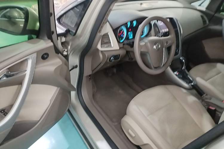 Used Buick GT 2013 GT 1.6L Automatic Fashion Edition Driver Seat
