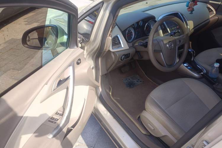 Used Buick GT 2013 GT 1.6L Automatic Fashion Edition Driver Seat