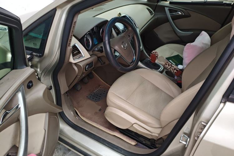 Used Buick GT 2013 GT 1.6L Manual Entry-Level Model Driver Seat