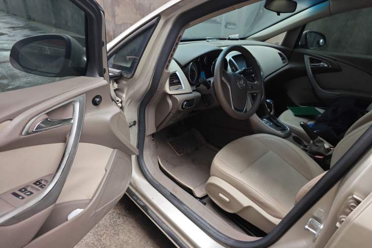 Used Buick GT 2013 GT 1.6L Automatic Fashion Edition Driver Seat