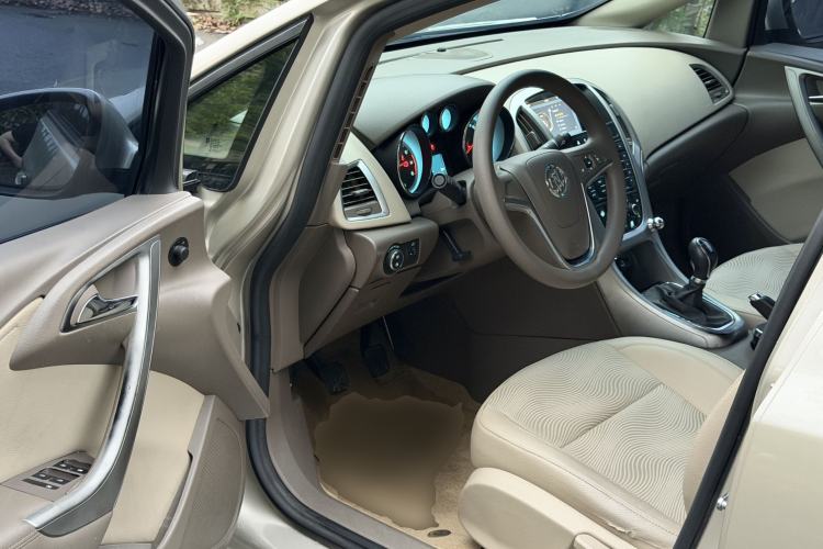 Used Buick GT 2013 GT 1.6L Manual Entry-Level Model Driver Seat