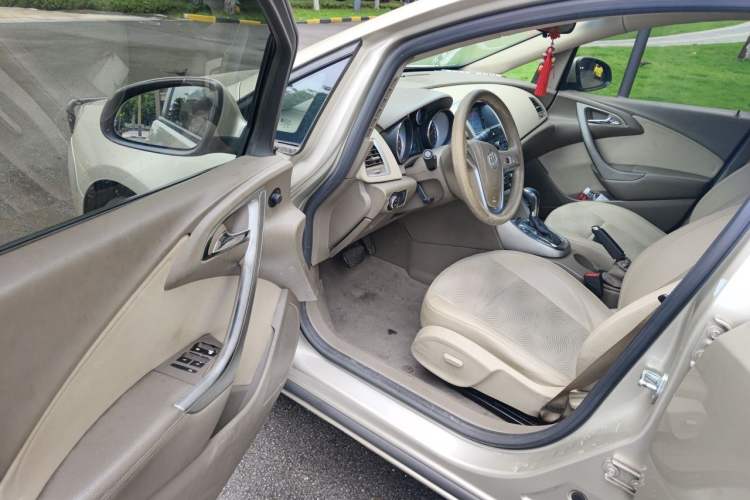 Used Buick GT 2013 GT 1.6L Automatic Fashion Edition Driver Seat