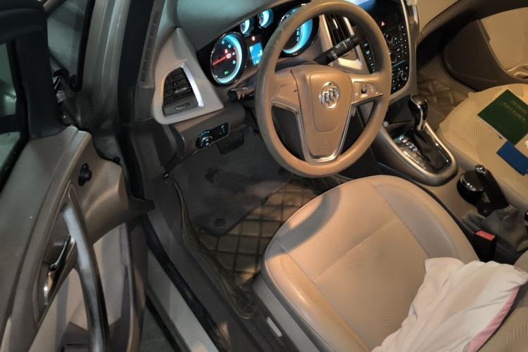 Used Buick GT 2013 GT 1.6L Automatic Fashion Edition Driver Seat