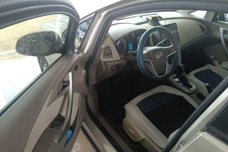 Used Buick GT 2013 GT 1.6L Automatic Fashion Edition Driver Seat