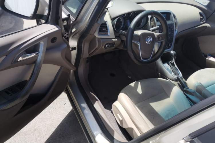 Used Buick GT 2013 GT 1.6L Automatic Fashion Edition Driver Seat