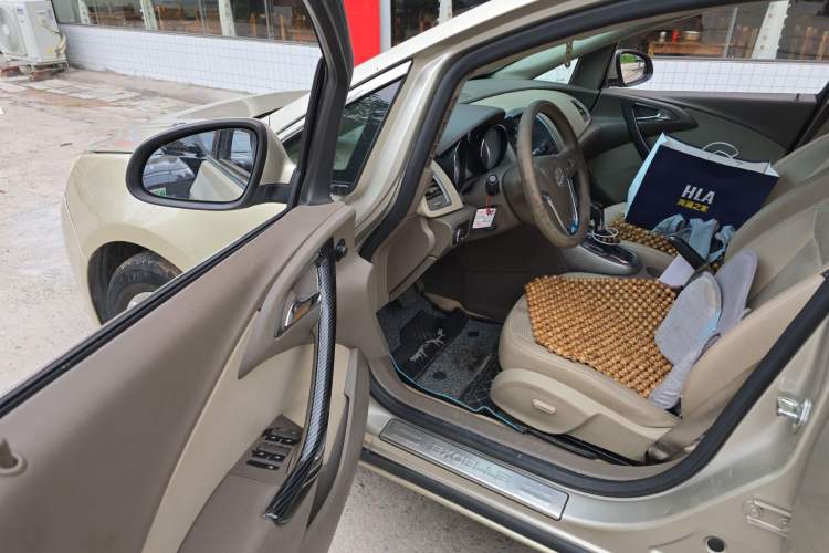 Used Buick GT 2013 GT 1.6L Automatic Fashion Edition Driver Seat