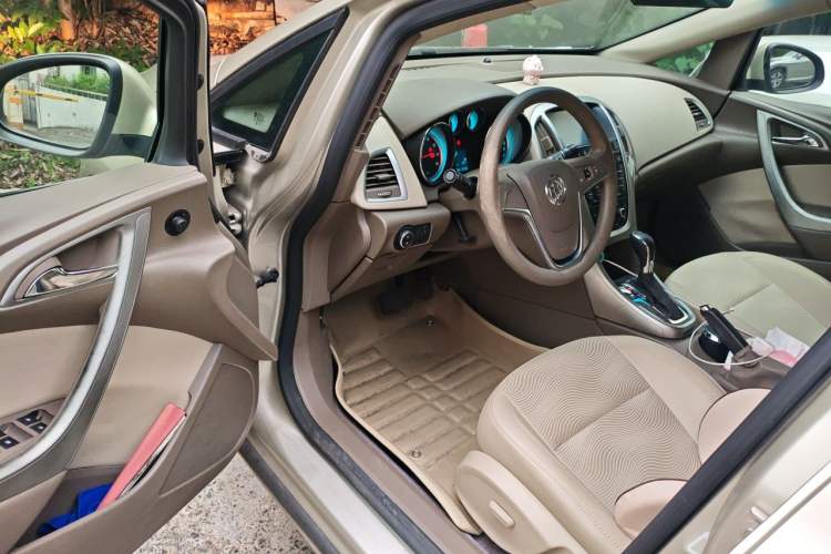 Used Buick GT 2013 GT 1.6L Automatic Fashion Edition Driver Seat
