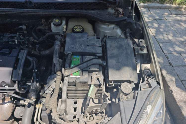Used Buick GT 2013 GT 1.8L Automatic Fashion Edition Engine Bay Left
