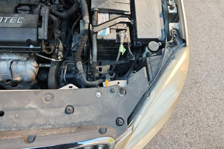 Used Buick GT 2013 GT 1.6L Automatic Fashion Edition Engine Bay Left