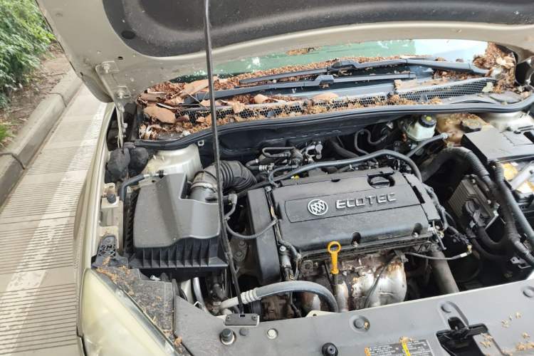 Used Buick GT 2013 GT 1.6L Manual Entry-Level Model Engine Bay Right