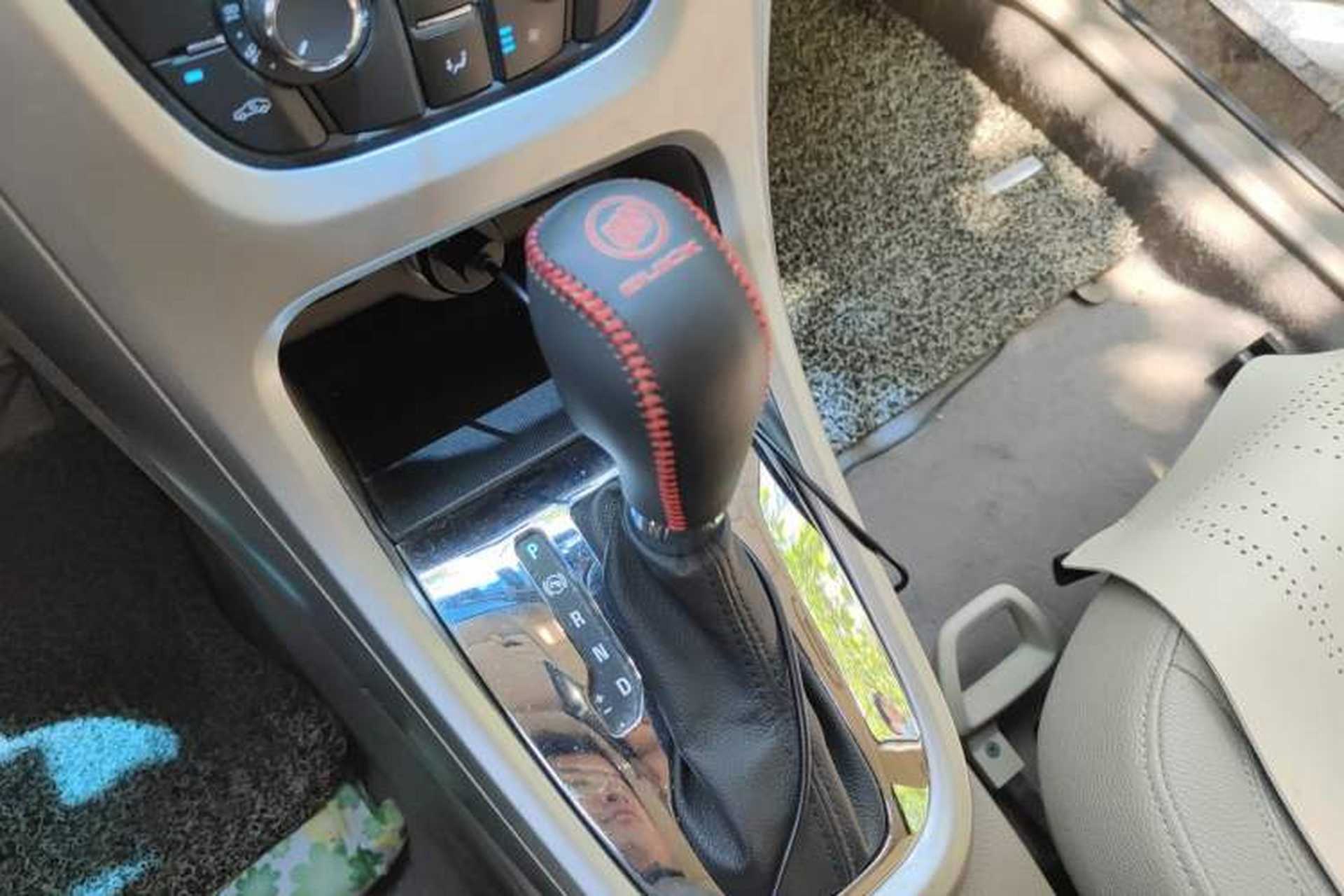 Used Buick GT 2013 GT 1.6L Automatic Fashion Edition Gear Lever